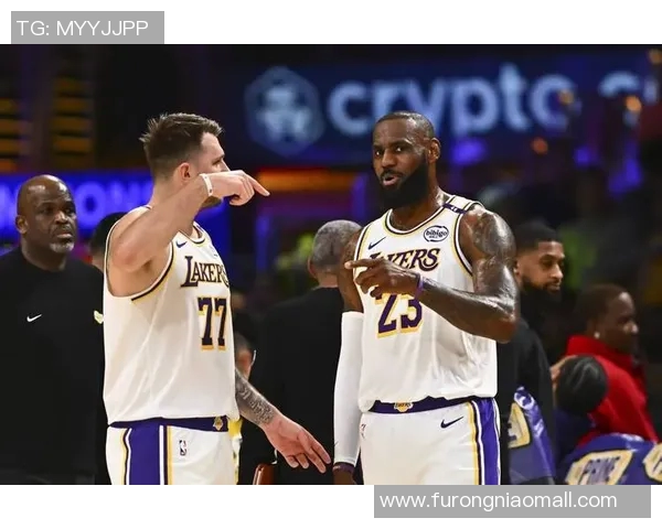 湖人队迎战雄鹿队:詹姆斯复出对决文班亚马缺阵,焦点战谁主沉浮?